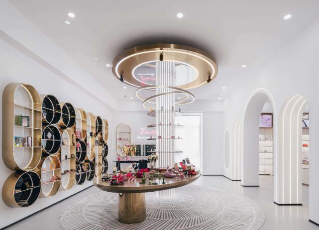 帶你走進(jìn)人形機(jī)器人展廳探秘“鋼鐵伙伴”